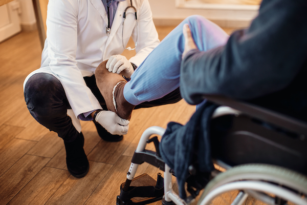 chaussures-orthopédiques-genouillères-chevillères-pharmacie-des-badamiers-dzaoudzi